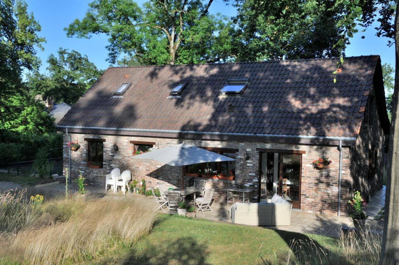 Tres Belle Villa 4 Facades Dans Quartier Vert Et Arbore - 5 Kms De Namur Exterior foto